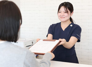 平日20時、土曜も18時まで受付